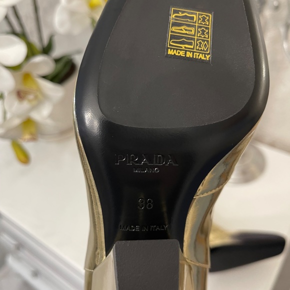 $1,650 Prada Gold Metallic Brushed Calf Leather Chelsea Boots Sz 38 AUTHENTIC😍 - Picture 10 of 17